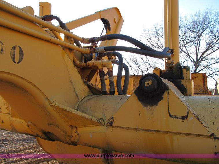 image for item B2575 Caterpillar 70 hydraulic scraper