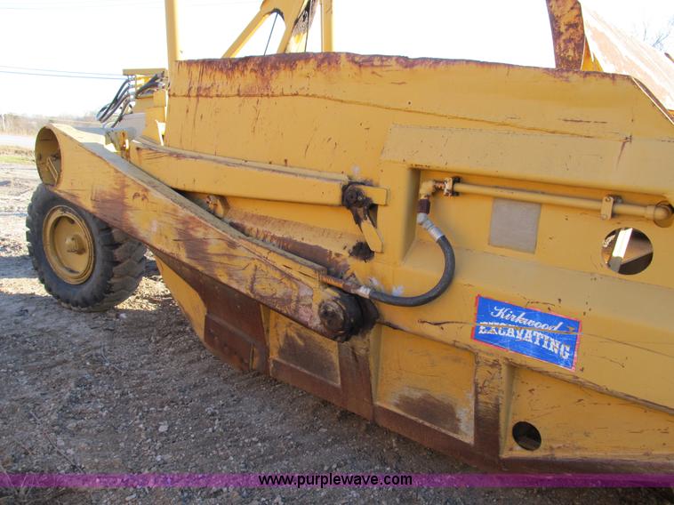 image for item B2575 Caterpillar 70 hydraulic scraper