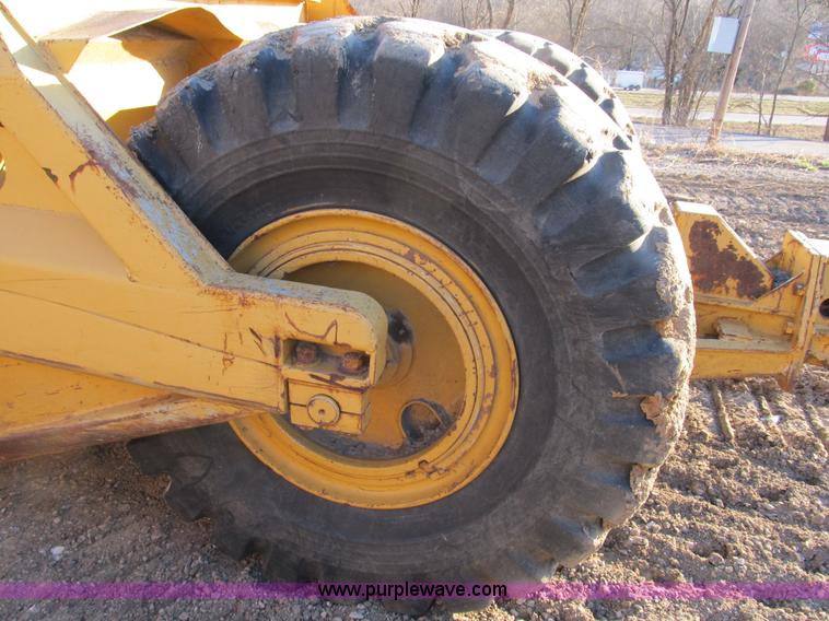 image for item B2575 Caterpillar 70 hydraulic scraper