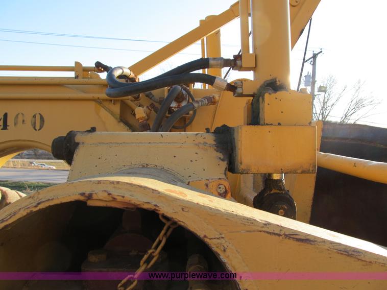 image for item B2575 Caterpillar 70 hydraulic scraper