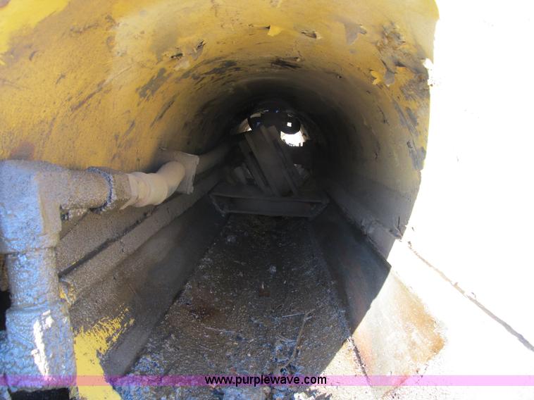 image for item B2575 Caterpillar 70 hydraulic scraper