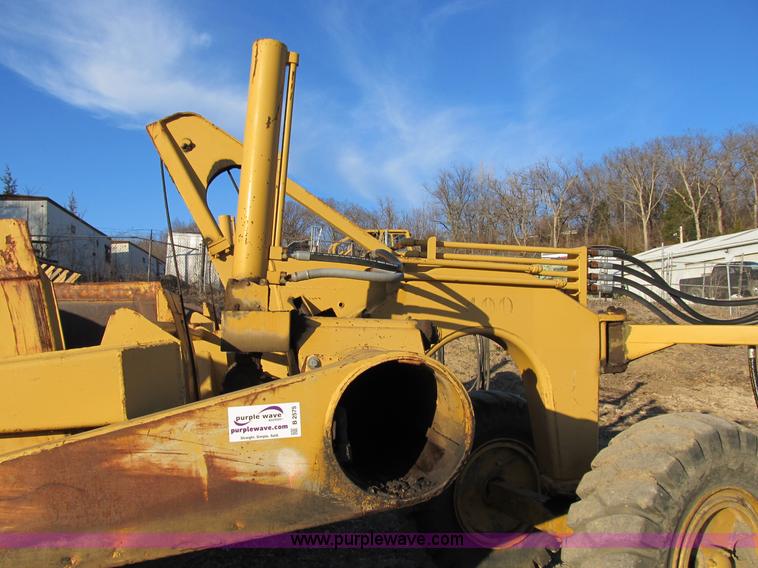 image for item B2575 Caterpillar 70 hydraulic scraper