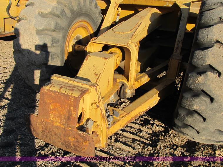 image for item B2575 Caterpillar 70 hydraulic scraper