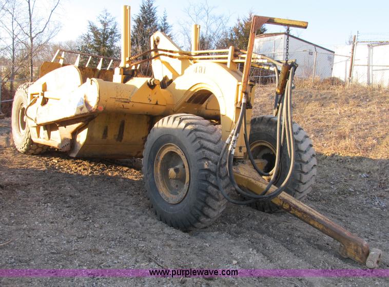 image for item B2576 Caterpillar 70 hydraulic scraper