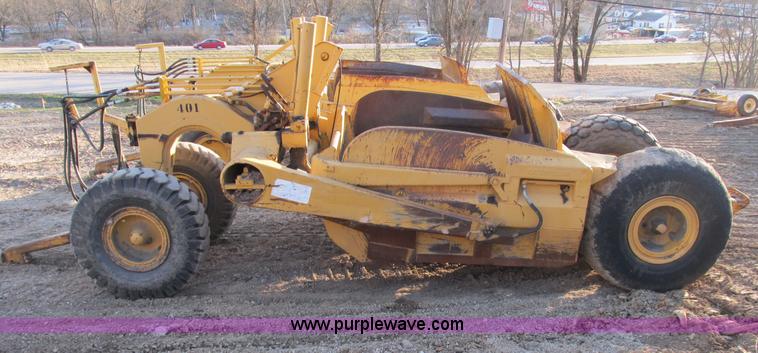 image for item B2576 Caterpillar 70 hydraulic scraper