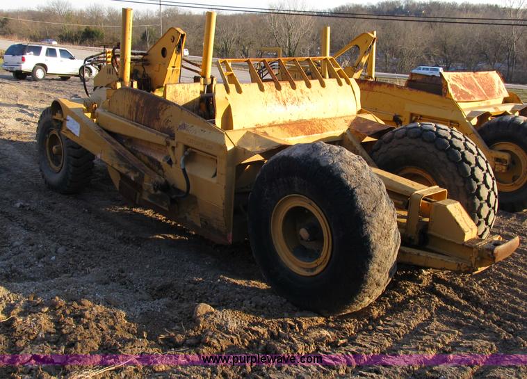 image for item B2576 Caterpillar 70 hydraulic scraper