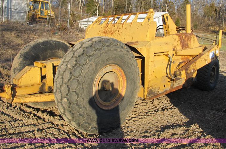 image for item B2576 Caterpillar 70 hydraulic scraper