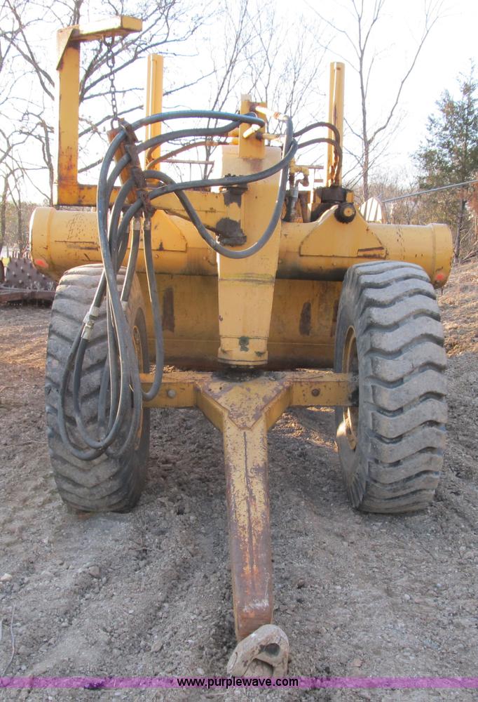 image for item B2576 Caterpillar 70 hydraulic scraper