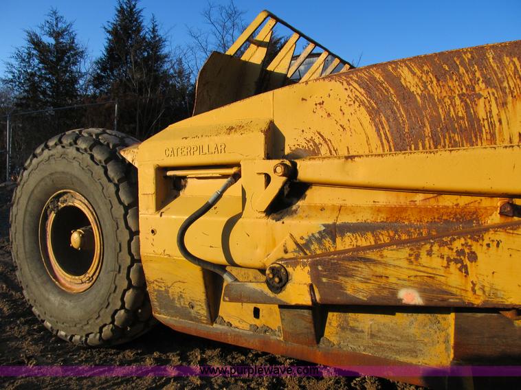 image for item B2576 Caterpillar 70 hydraulic scraper