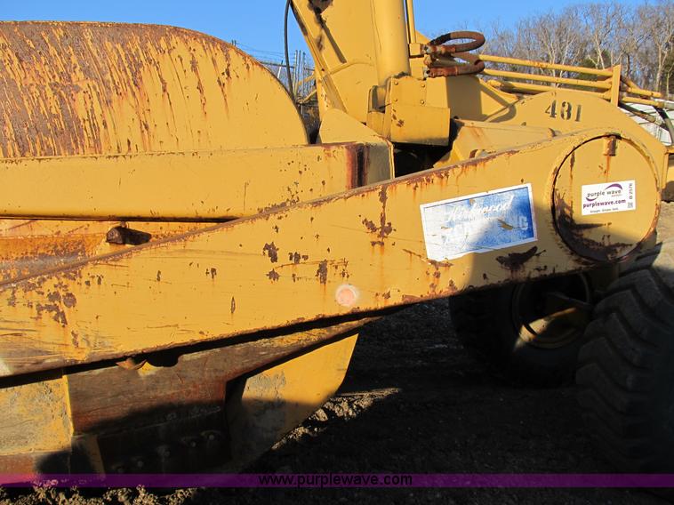 image for item B2576 Caterpillar 70 hydraulic scraper