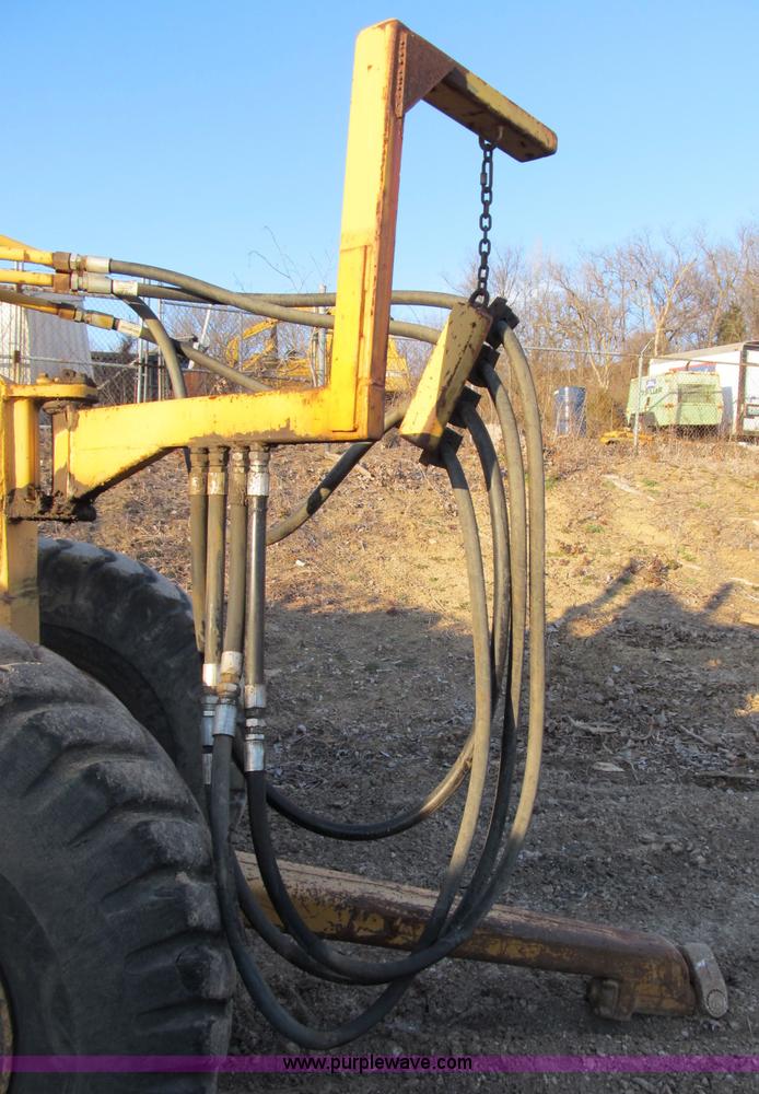 image for item B2576 Caterpillar 70 hydraulic scraper