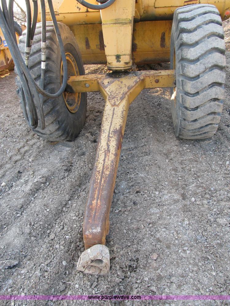image for item B2576 Caterpillar 70 hydraulic scraper