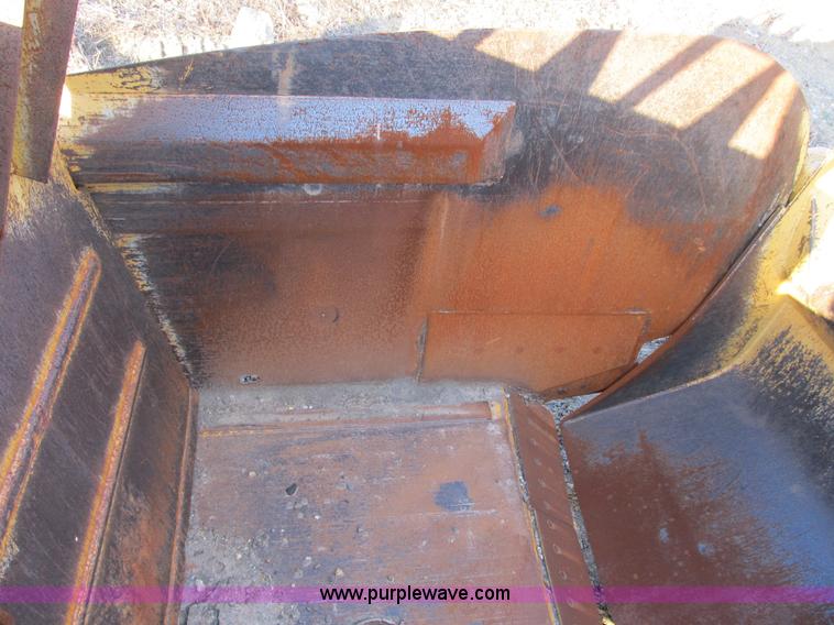 image for item B2576 Caterpillar 70 hydraulic scraper