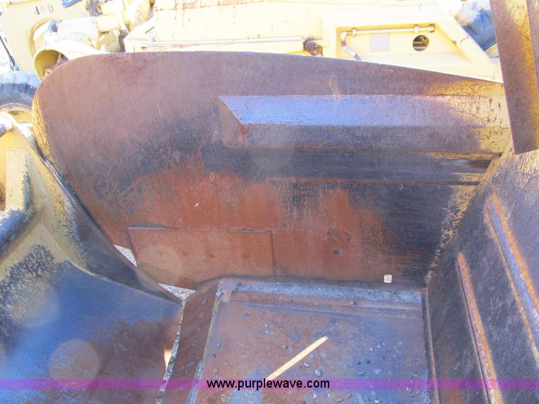 image for item B2576 Caterpillar 70 hydraulic scraper