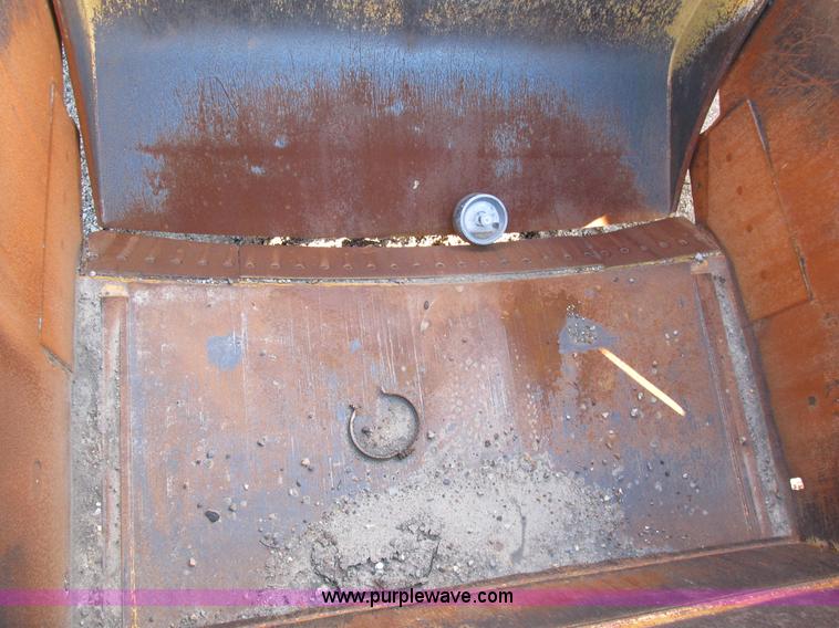 image for item B2576 Caterpillar 70 hydraulic scraper