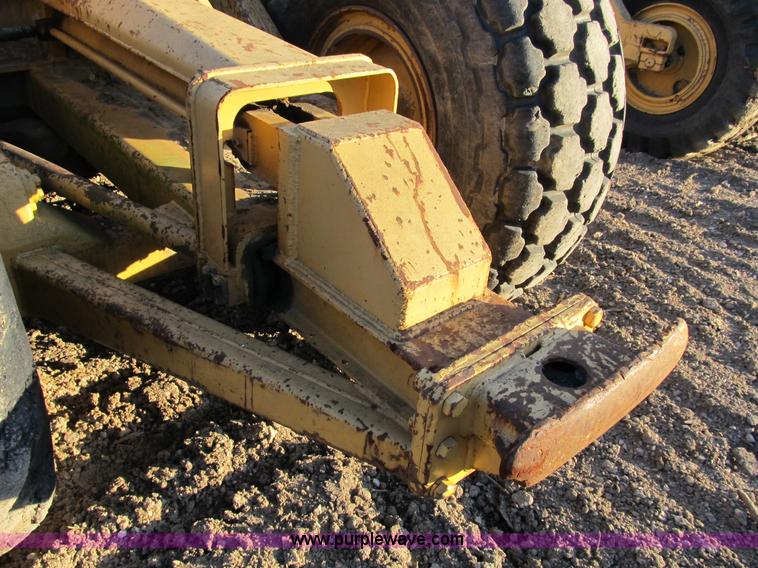 image for item B2576 Caterpillar 70 hydraulic scraper