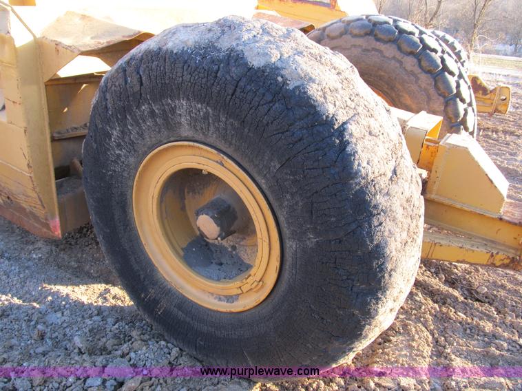 image for item B2576 Caterpillar 70 hydraulic scraper