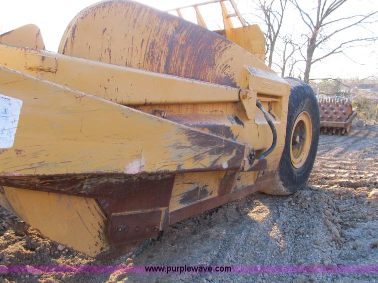 image for item B2576 Caterpillar 70 hydraulic scraper