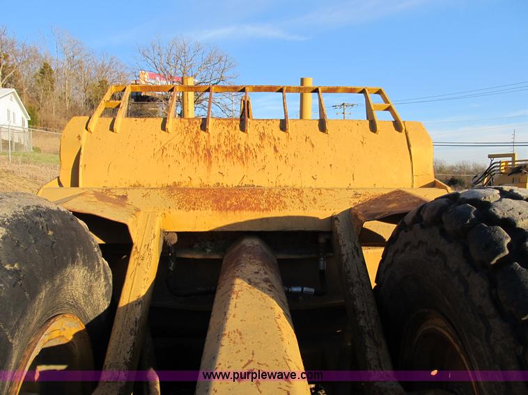 image for item B2576 Caterpillar 70 hydraulic scraper