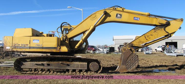 image for item B2581 1987 John Deere 792LC excavator