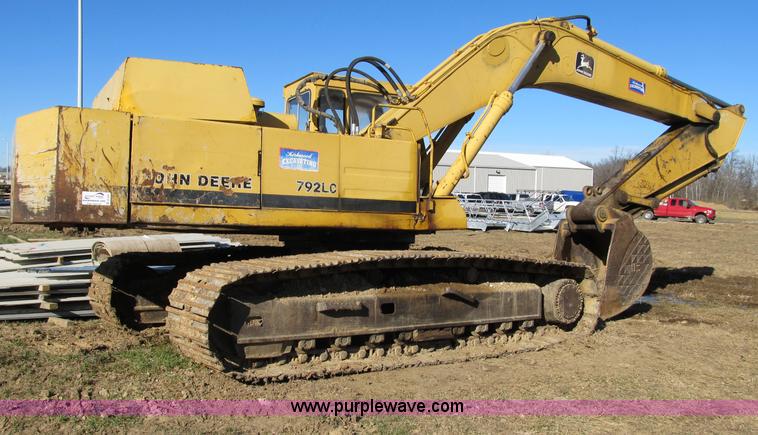 image for item B2581 1987 John Deere 792LC excavator