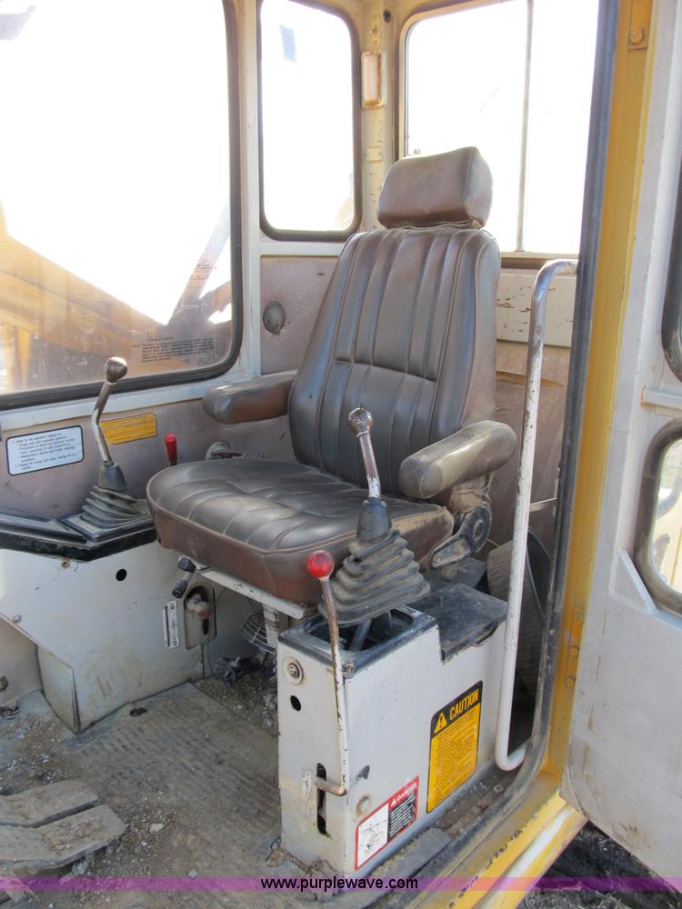 image for item B2581 1987 John Deere 792LC excavator