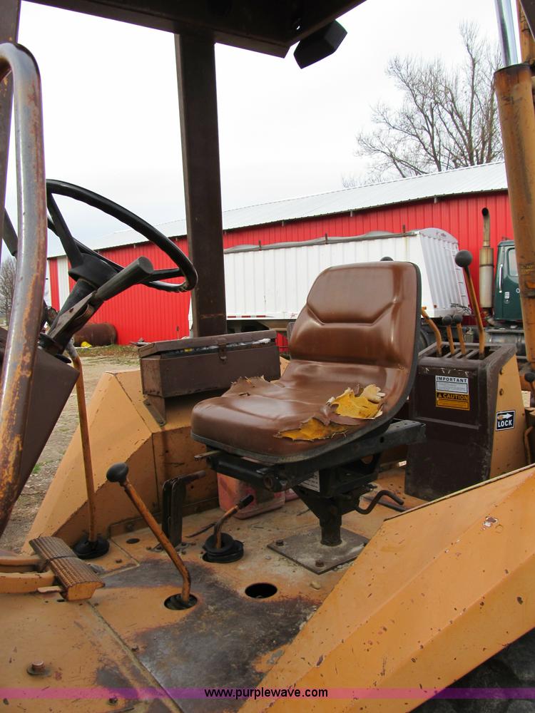 image for item B2584 1987 Case 580 Super E loader backhoe