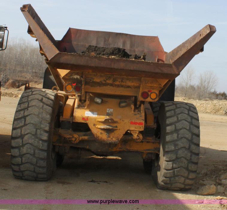 image for item B8781 2000 John Deere 350C 6x6 articulating dump truck