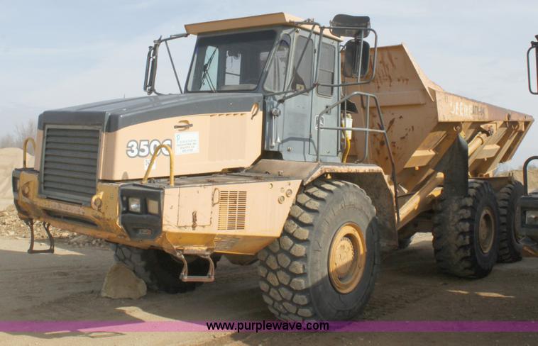image for item B8781 2000 John Deere 350C 6x6 articulating dump truck