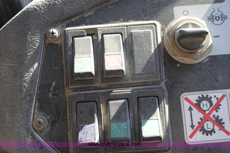 image for item B8781 2000 John Deere 350C 6x6 articulating dump truck