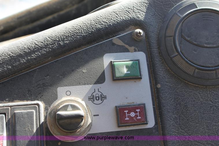 image for item B8781 2000 John Deere 350C 6x6 articulating dump truck