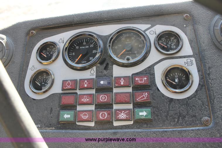 image for item B8781 2000 John Deere 350C 6x6 articulating dump truck