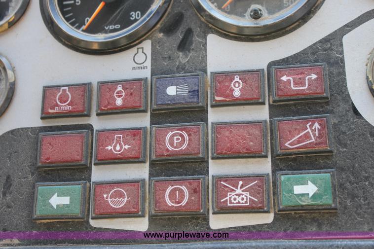 image for item B8781 2000 John Deere 350C 6x6 articulating dump truck