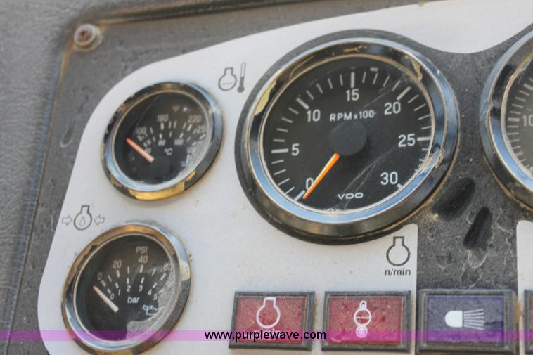 image for item B8781 2000 John Deere 350C 6x6 articulating dump truck