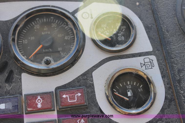 image for item B8781 2000 John Deere 350C 6x6 articulating dump truck