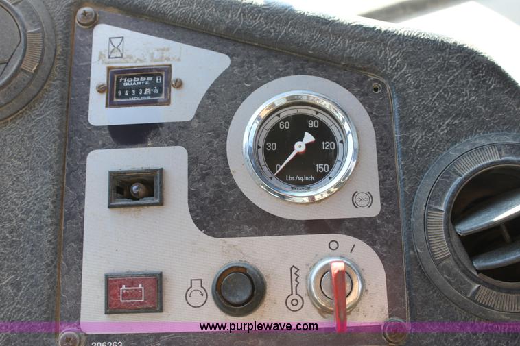 image for item B8781 2000 John Deere 350C 6x6 articulating dump truck