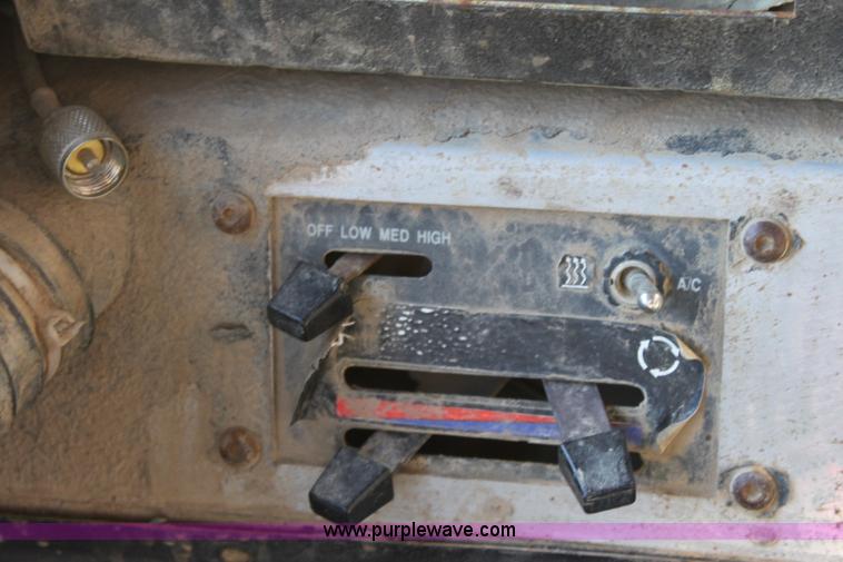 image for item B8781 2000 John Deere 350C 6x6 articulating dump truck