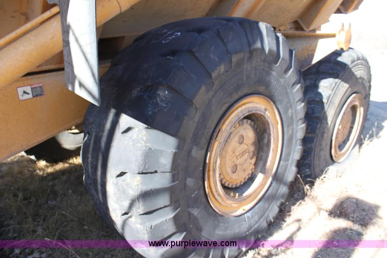 image for item B8781 2000 John Deere 350C 6x6 articulating dump truck