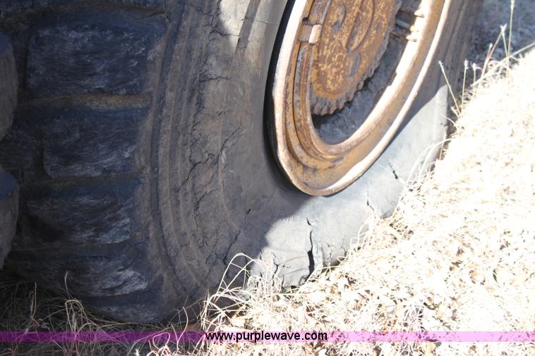 image for item B8781 2000 John Deere 350C 6x6 articulating dump truck