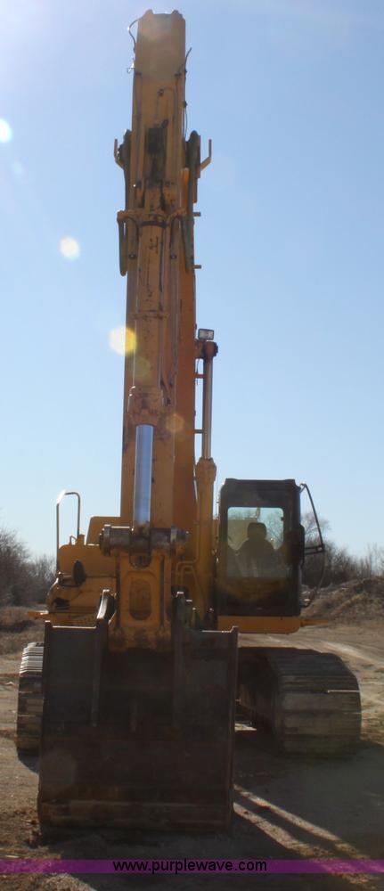 image for item B8782 2004 John Deere 450C-LC excavator