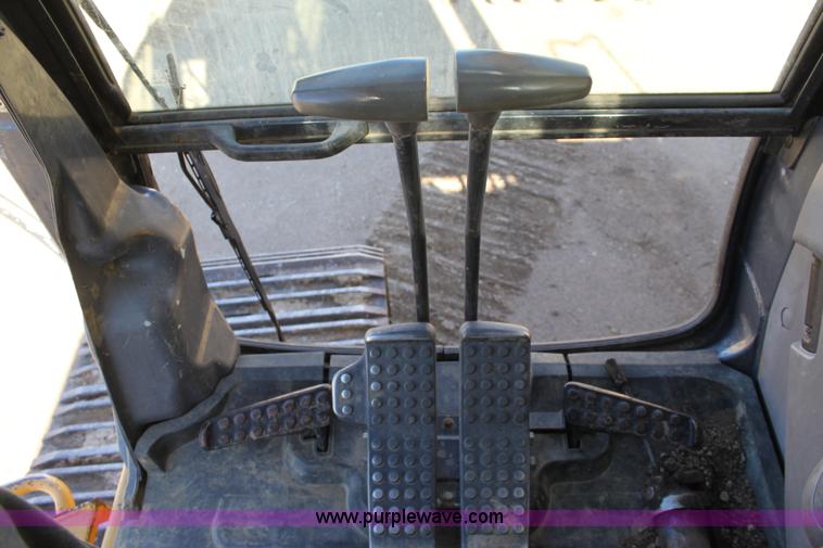 image for item B8782 2004 John Deere 450C-LC excavator