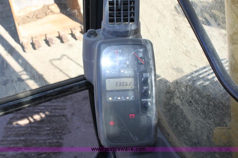 image for item B8782 2004 John Deere 450C-LC excavator