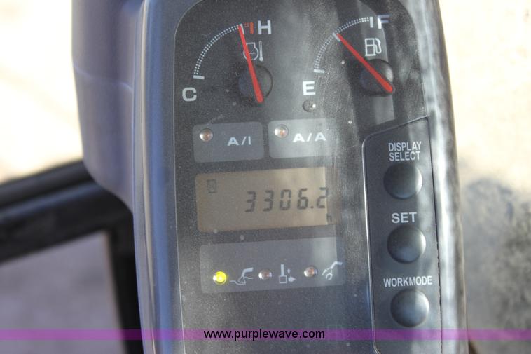 image for item B8782 2004 John Deere 450C-LC excavator