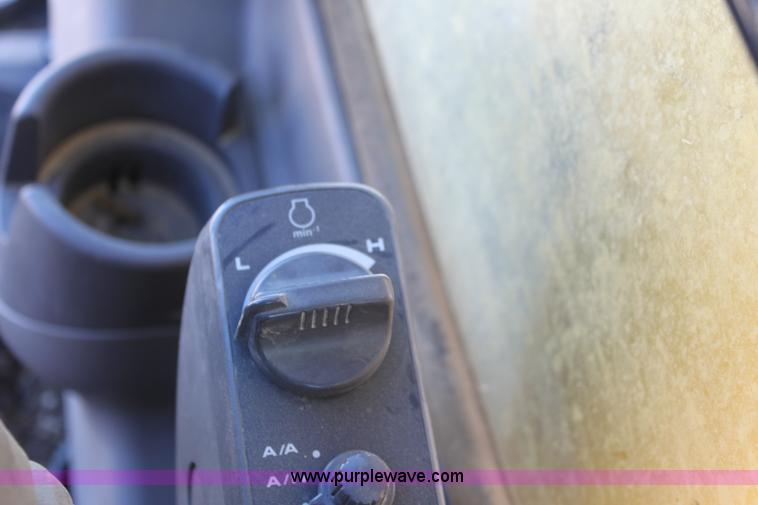 image for item B8782 2004 John Deere 450C-LC excavator