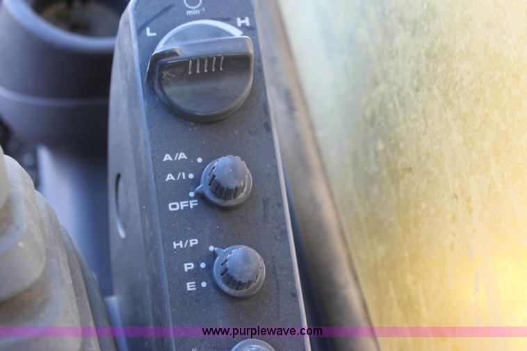 image for item B8782 2004 John Deere 450C-LC excavator