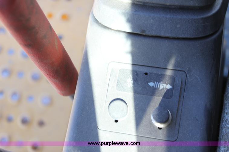 image for item B8782 2004 John Deere 450C-LC excavator