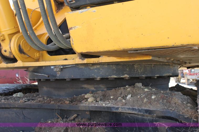 image for item B8782 2004 John Deere 450C-LC excavator