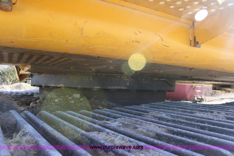 image for item B8782 2004 John Deere 450C-LC excavator