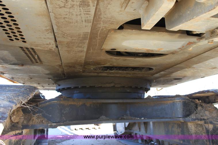 image for item B8782 2004 John Deere 450C-LC excavator