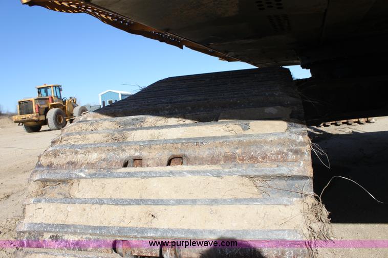 image for item B8782 2004 John Deere 450C-LC excavator